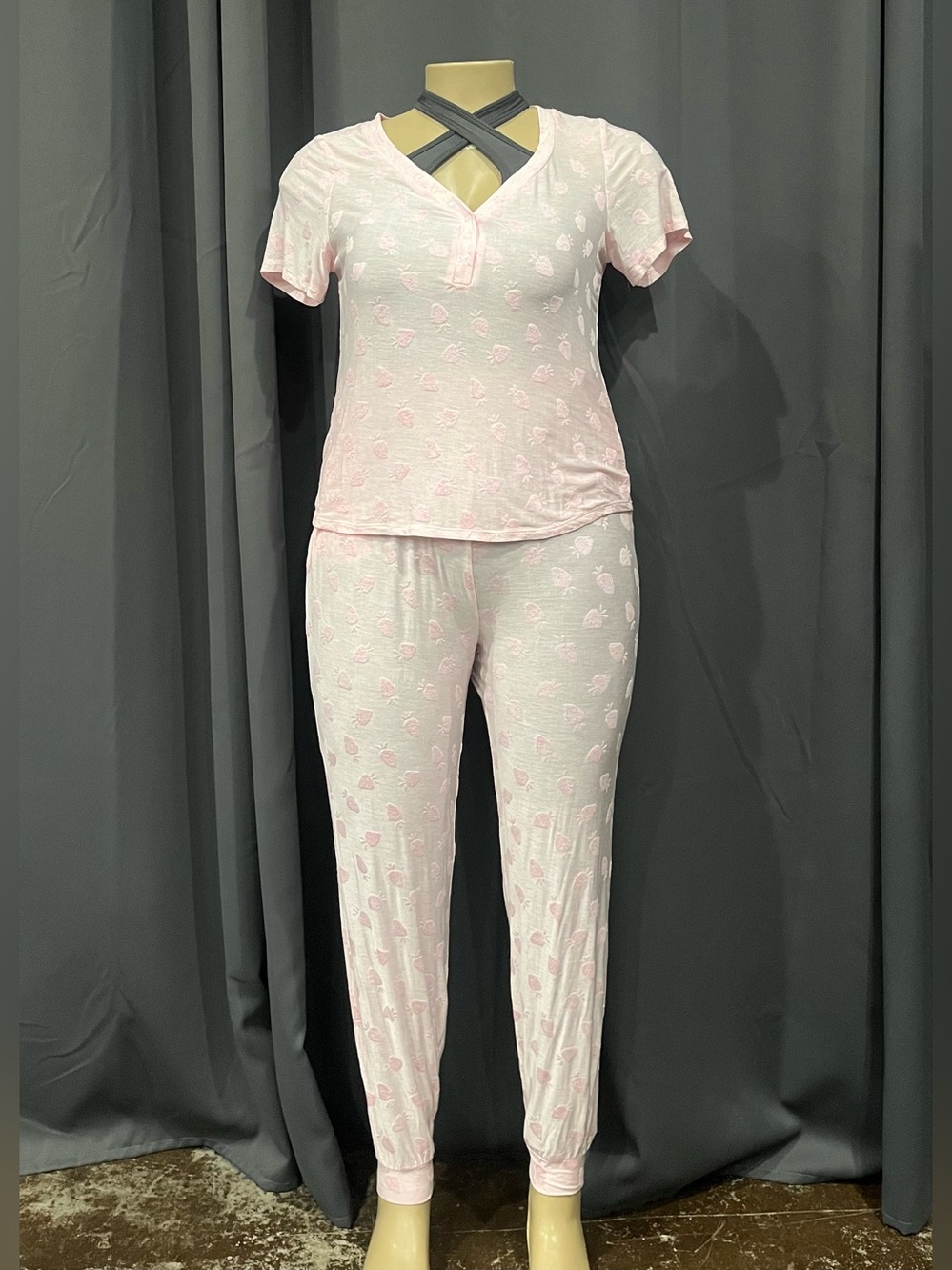 Women’s XL 2 Piece Steve Madden Pastel Pink Pajama Set.